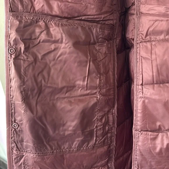Uniqlo Women Ultra light Down Compact Coat Jacket Color Wine Size L - Picture 10 of 11
